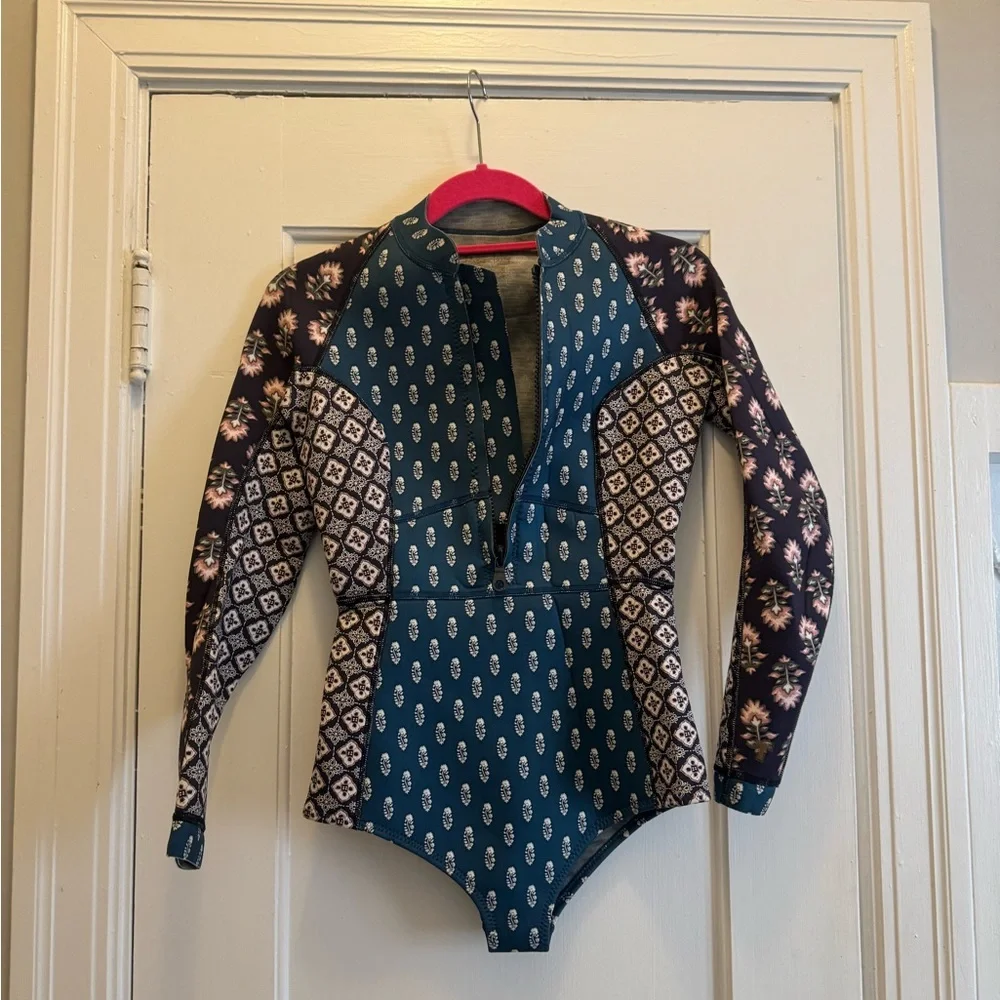 Spring Suit - Picture 2 of 8